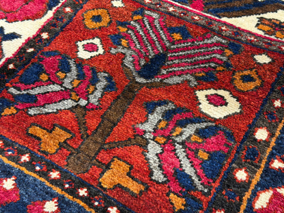 Hand-Knotted Persian Bakhtiari Rug - 7'1"x10'1"
