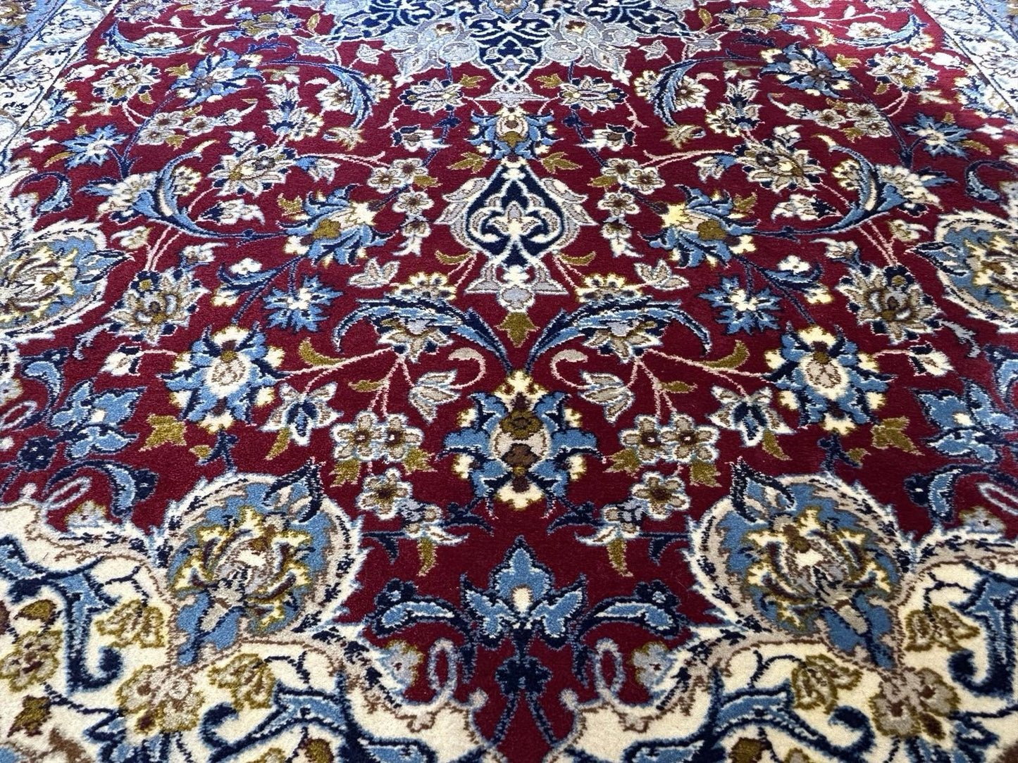 3’7”x5’3” Hand-Knotted Fine Wool & Silk Isfahane  Area Rug - Handmade Carpet 3x5