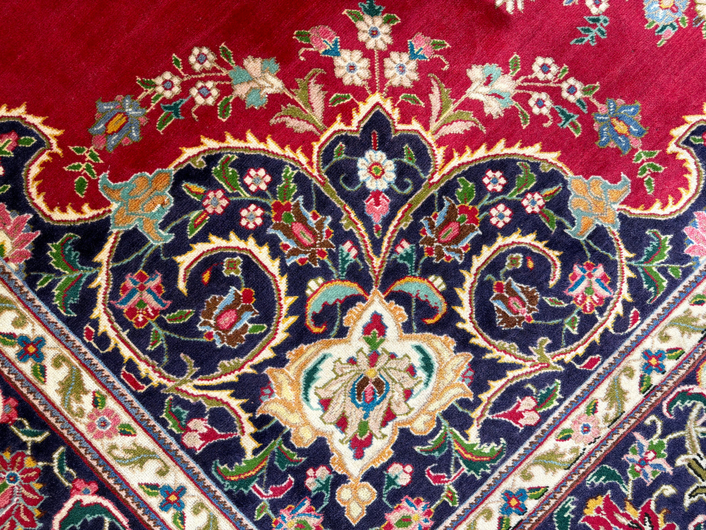 9’8”x13’4” Hand-Knotted Persian Tabriz Rug