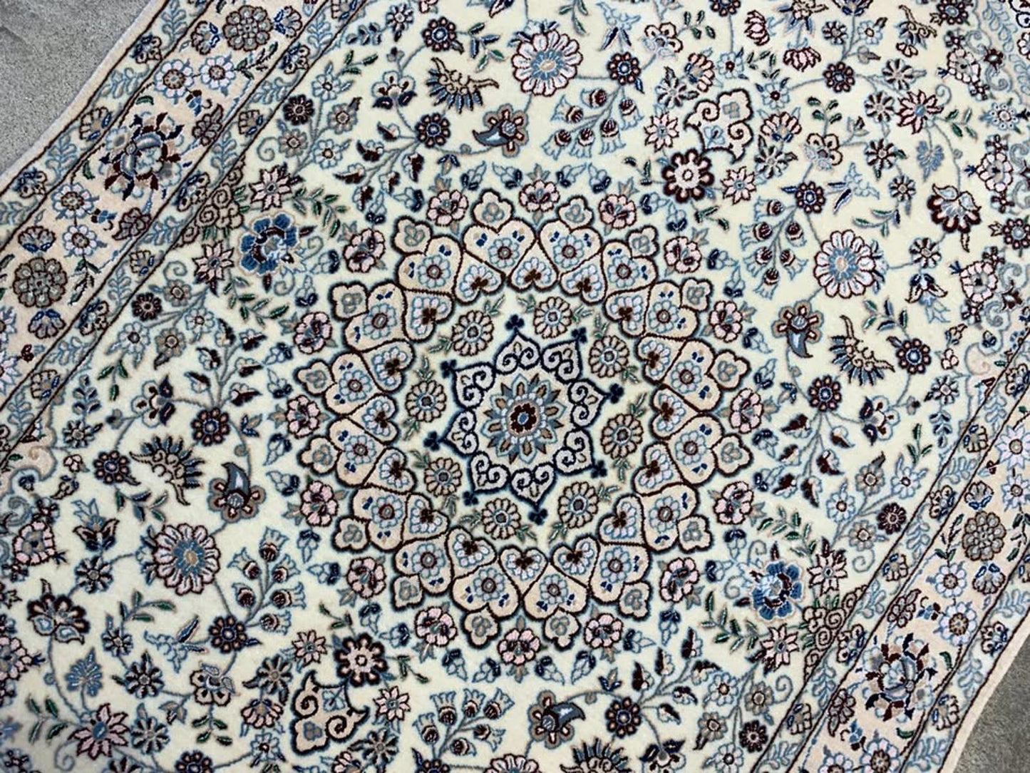 3'2"x4'7" Very Fine Handmade Wool & Silk  Persian Nain Rug