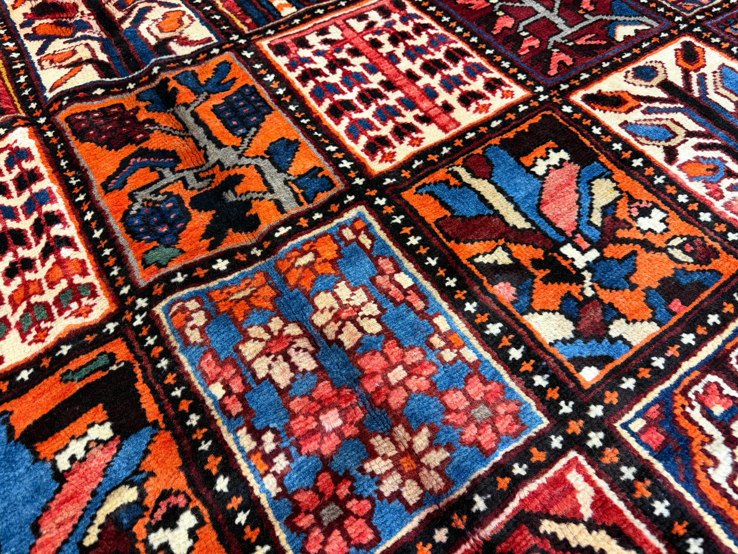Hand-Knotted Persian Bakhtiari Rug - 9’9”x13’4”