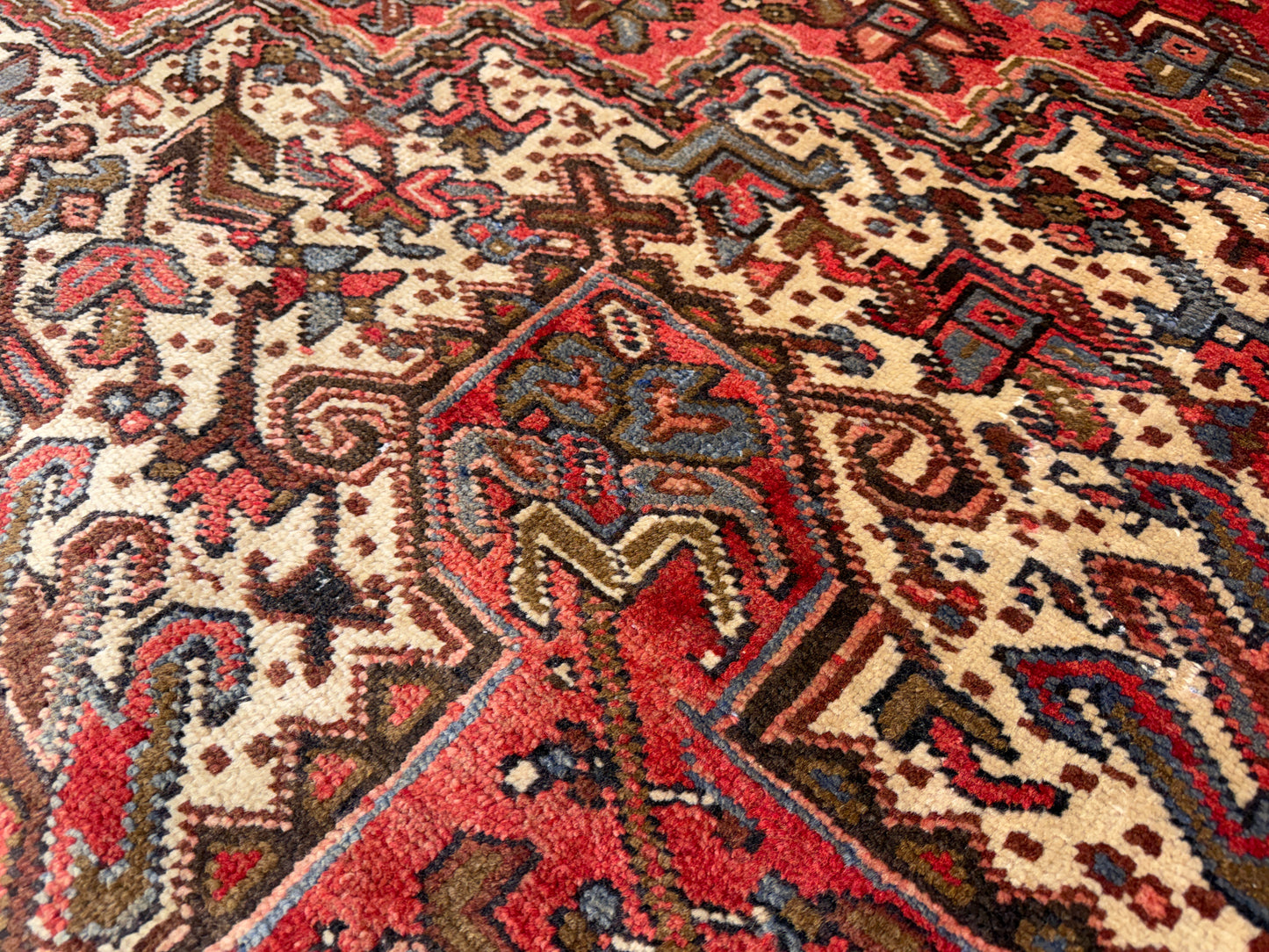 9’8”x12’6” Hand-Knotted Persian Heriz Area Rug