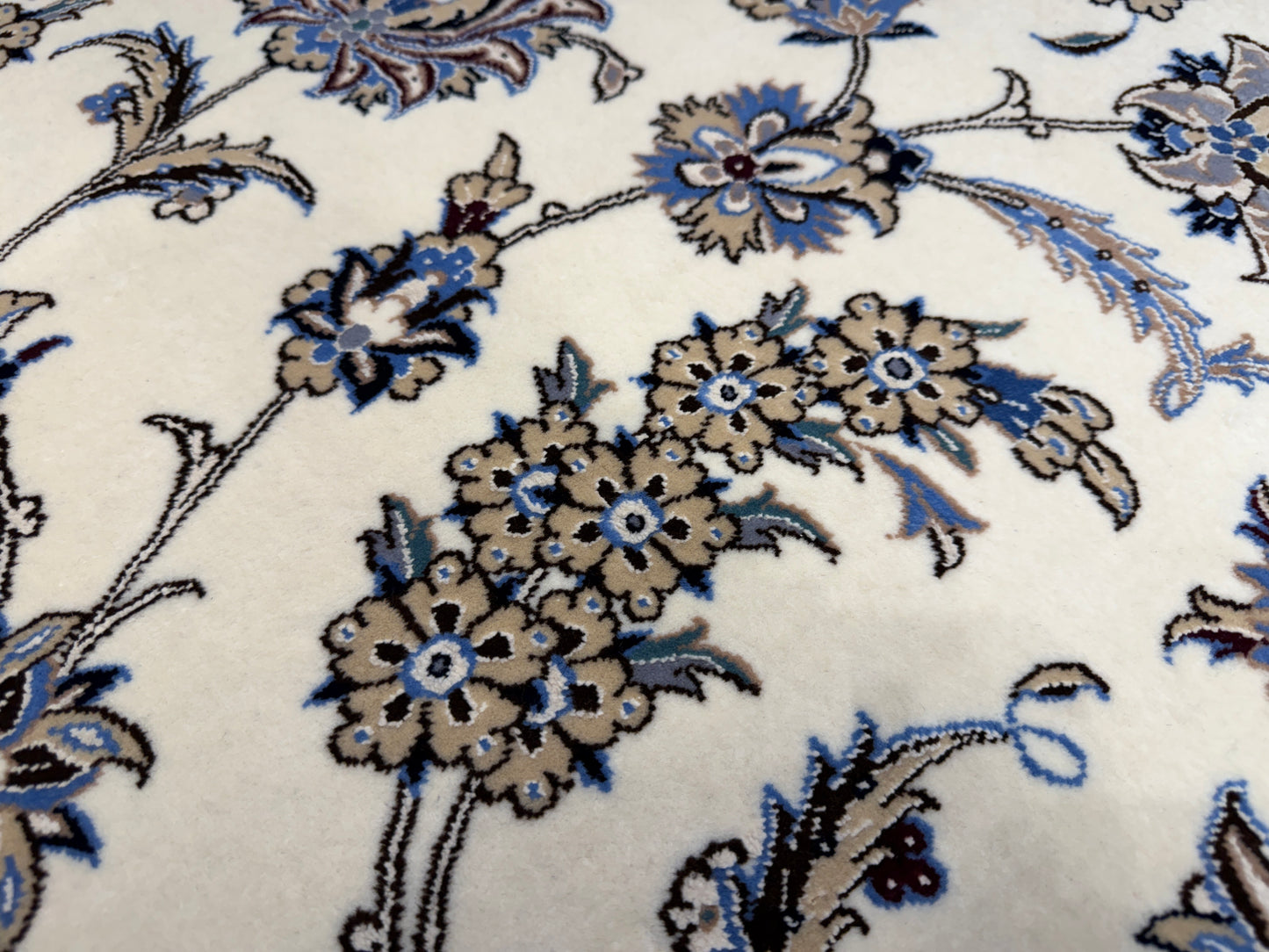 9’10”x12’11” Very Fine Hand-Knotted Persian Nain Signed Area Rug