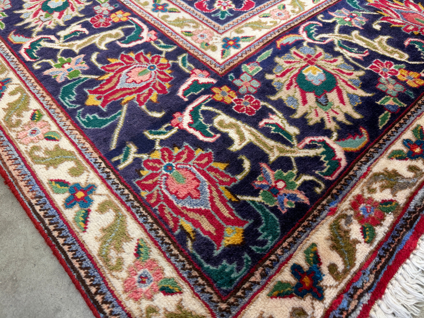 9’8”x13’4” Hand-Knotted Persian Tabriz Rug