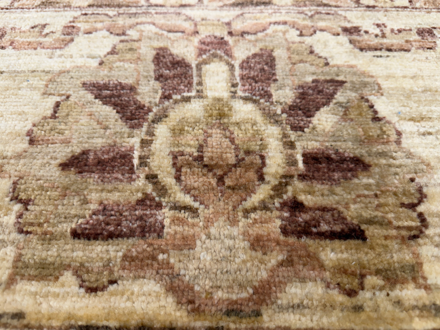 8’x10’ Hand-Knotted Wool Agra Area Rug