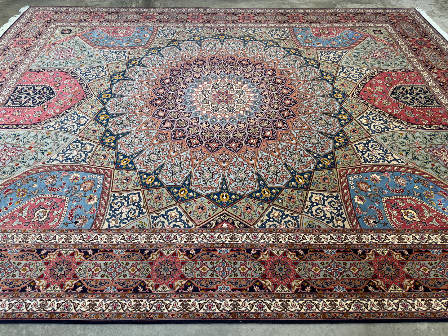 Hand-Knotted 60 Raj Persian Tabriz Rug - Dome Design - 10’x13’4”