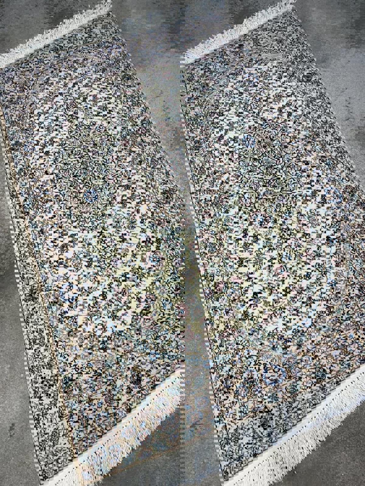 3'2"x4'7" Very Fine Handmade Wool & Silk  Persian Nain Rug