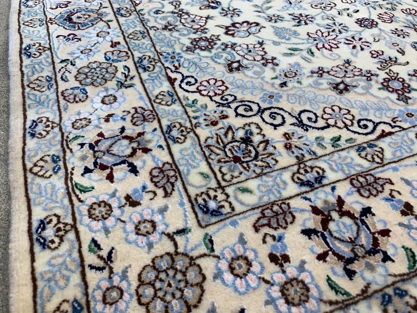 3'2"x4'7" Very Fine Handmade Wool & Silk  Persian Nain Rug