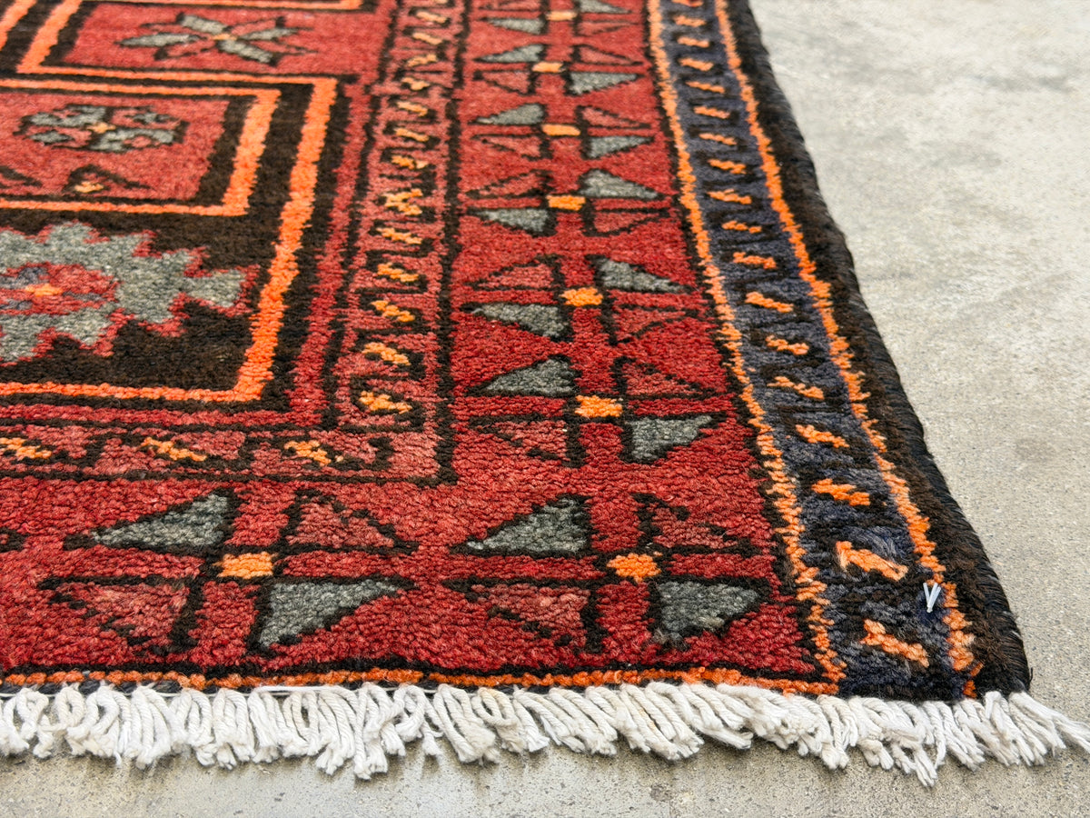 Hand-Knotted Persian Hamadan Rug - 4'2"x6'5"
