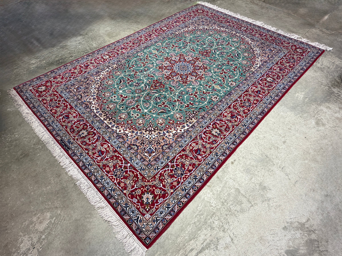 Hand-Knotted Persian Isfahan Rug - Signed Davari - 6’9”x10’