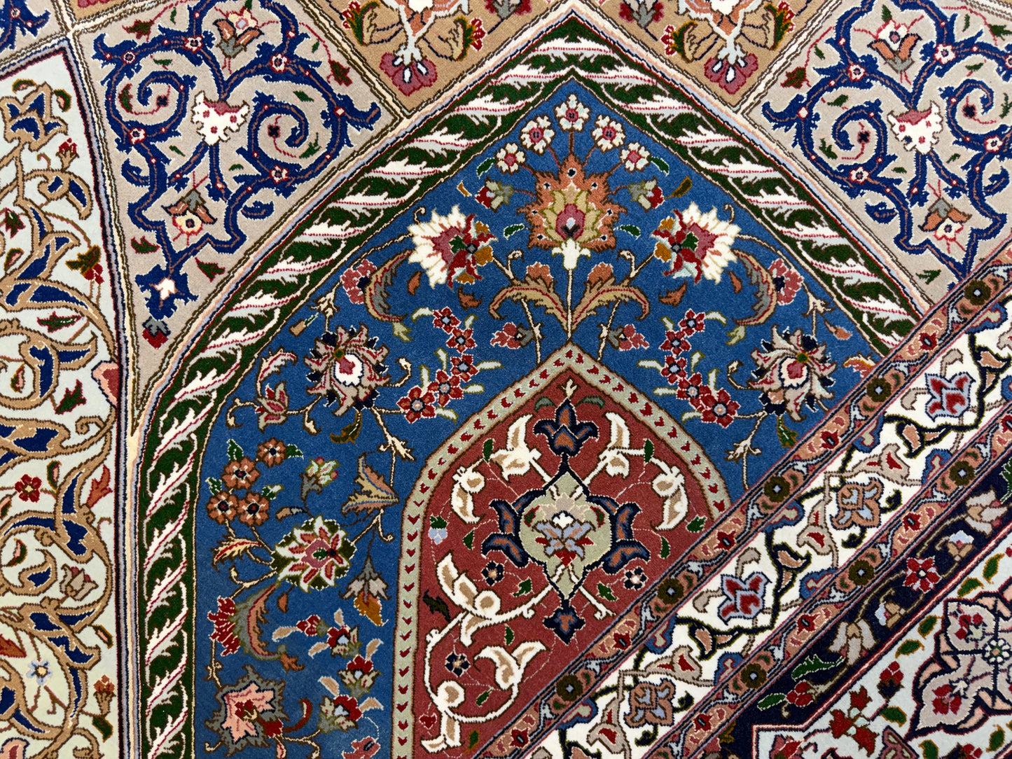Hand-Knotted 60 Raj Persian Tabriz Rug - Dome Design - 10’x13’4”