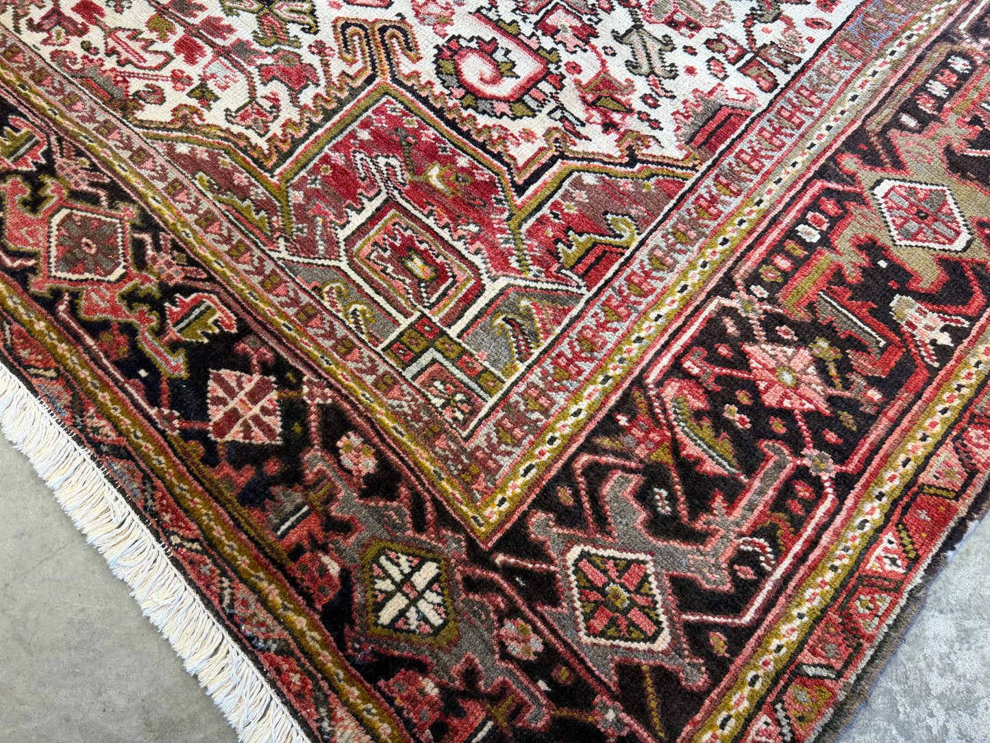 9’10”x13’ Hand-Knotted Persian Heriz Area Rug