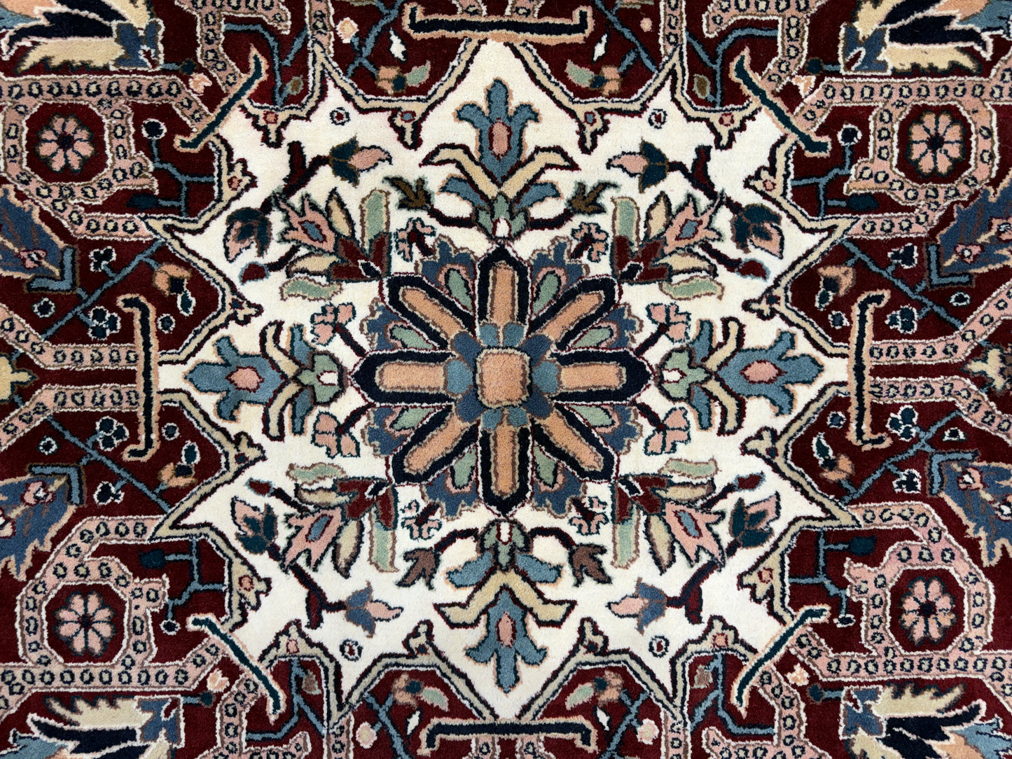 9’9”x13’10” Hand-Knotted Wool IndoHeriz Area Rug