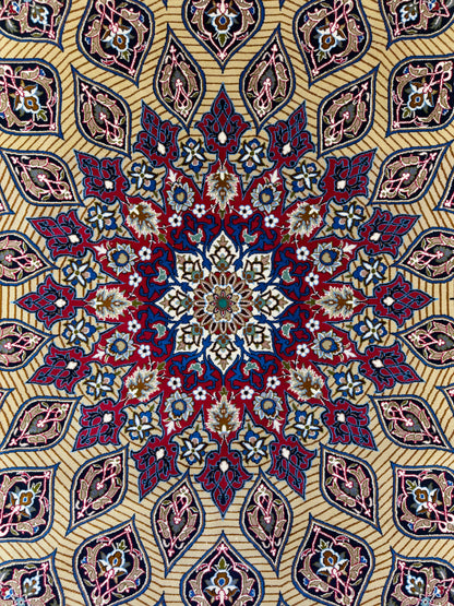 Hand-Knotted Persian Isfahan Rug - Dome Design - 6'6"x10'