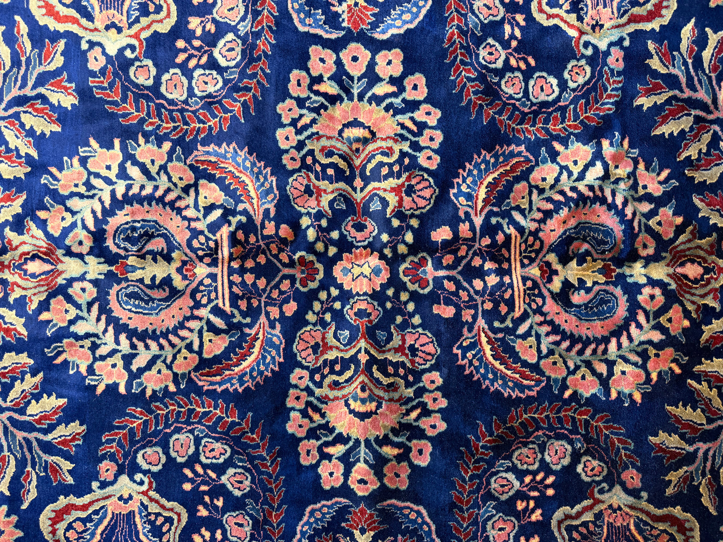 10’4”x13’8” Fine Hand-Knotted IndoSarouk Area rug
