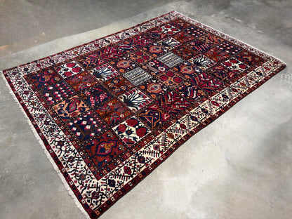 Hand-Knotted Persian Bakhtiari Rug - 7'1"x10'1"