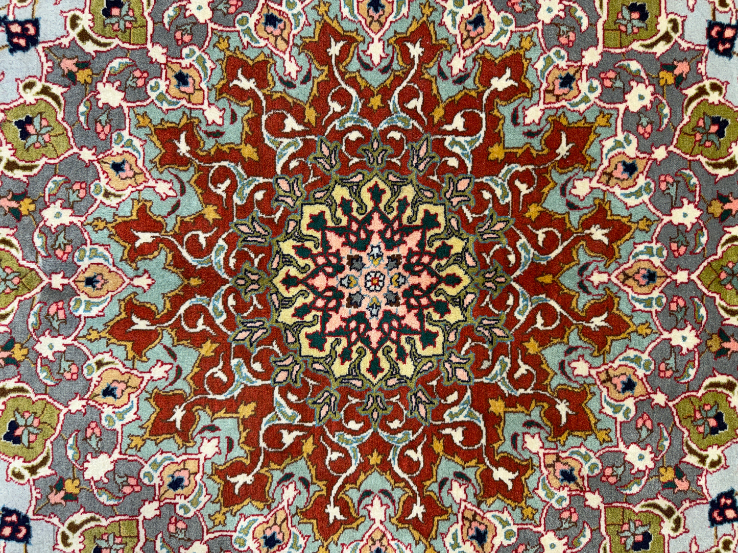 Hand-Knotted 60 Raj Persian Tabriz Rug - Dome Design - 9’8”x12’10”