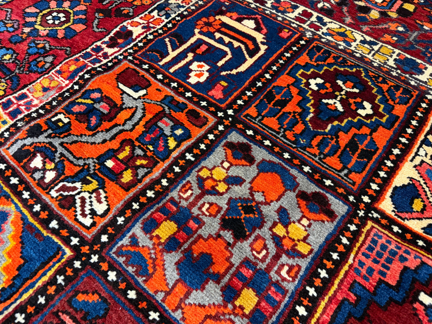 Hand-Knotted Persian Bakhtiari Rug - 9’9”x13’4”