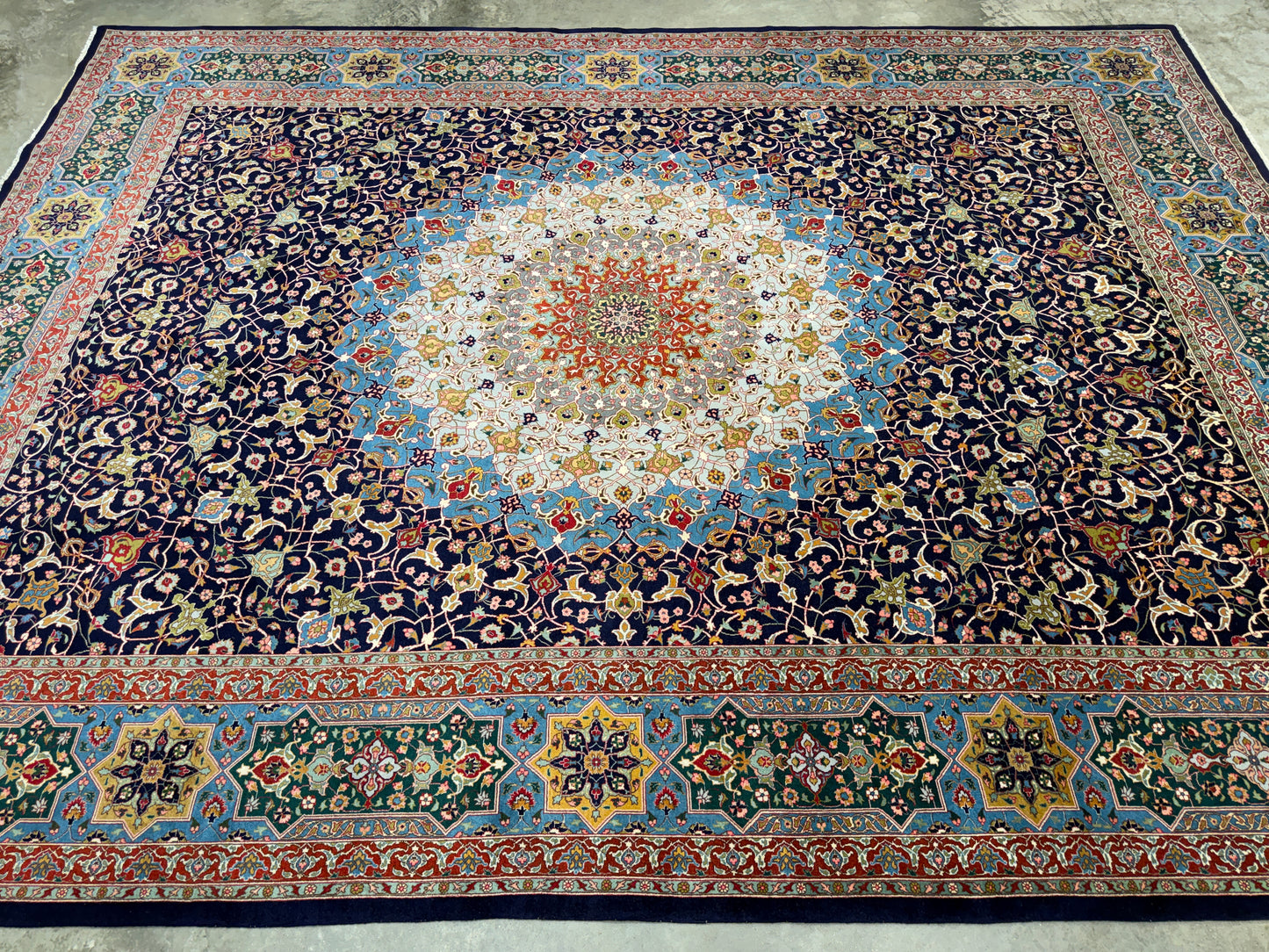 Hand-Knotted 60 Raj Persian Tabriz Rug - Dome Design - 9’8”x12’10”