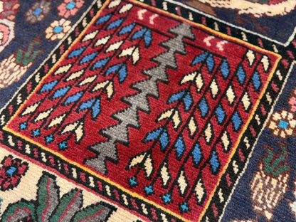Hand-Knotted Persian Bakhtiari Rug - 6'9"x9'5"