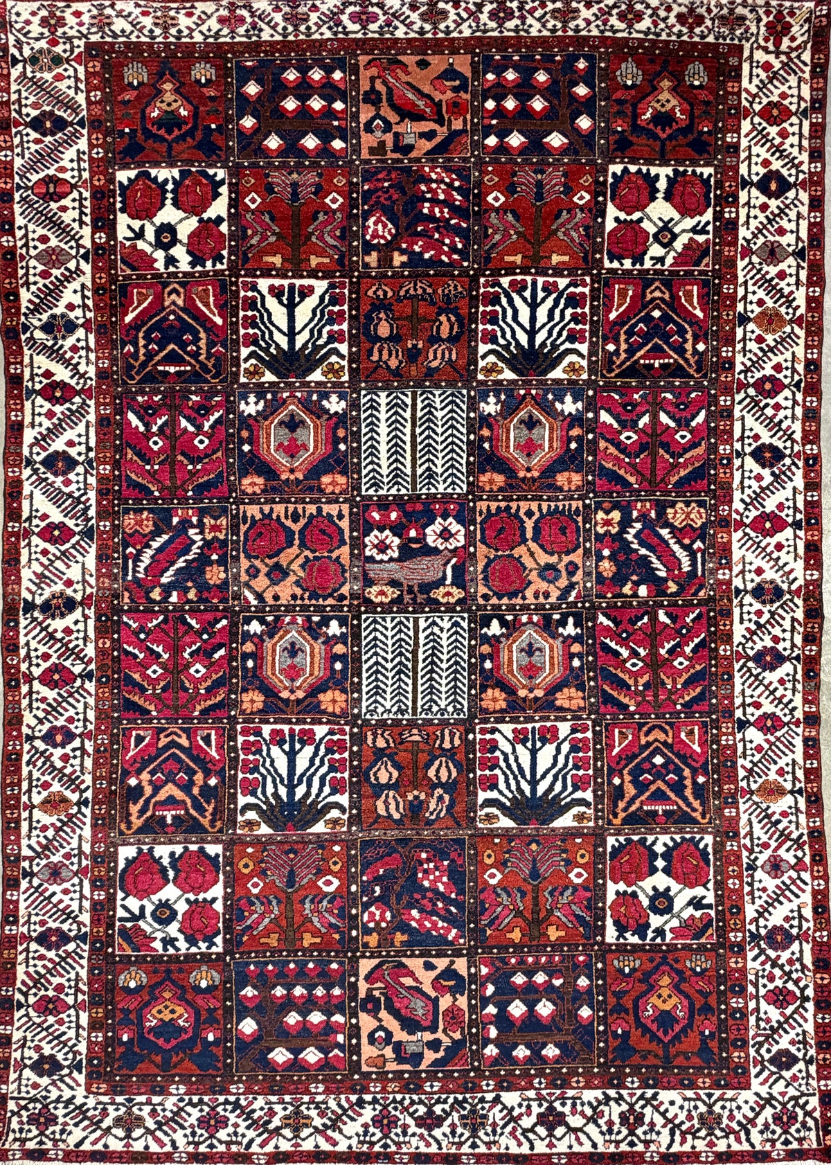 Hand-Knotted Persian Bakhtiari Rug - 7'1"x10'1"