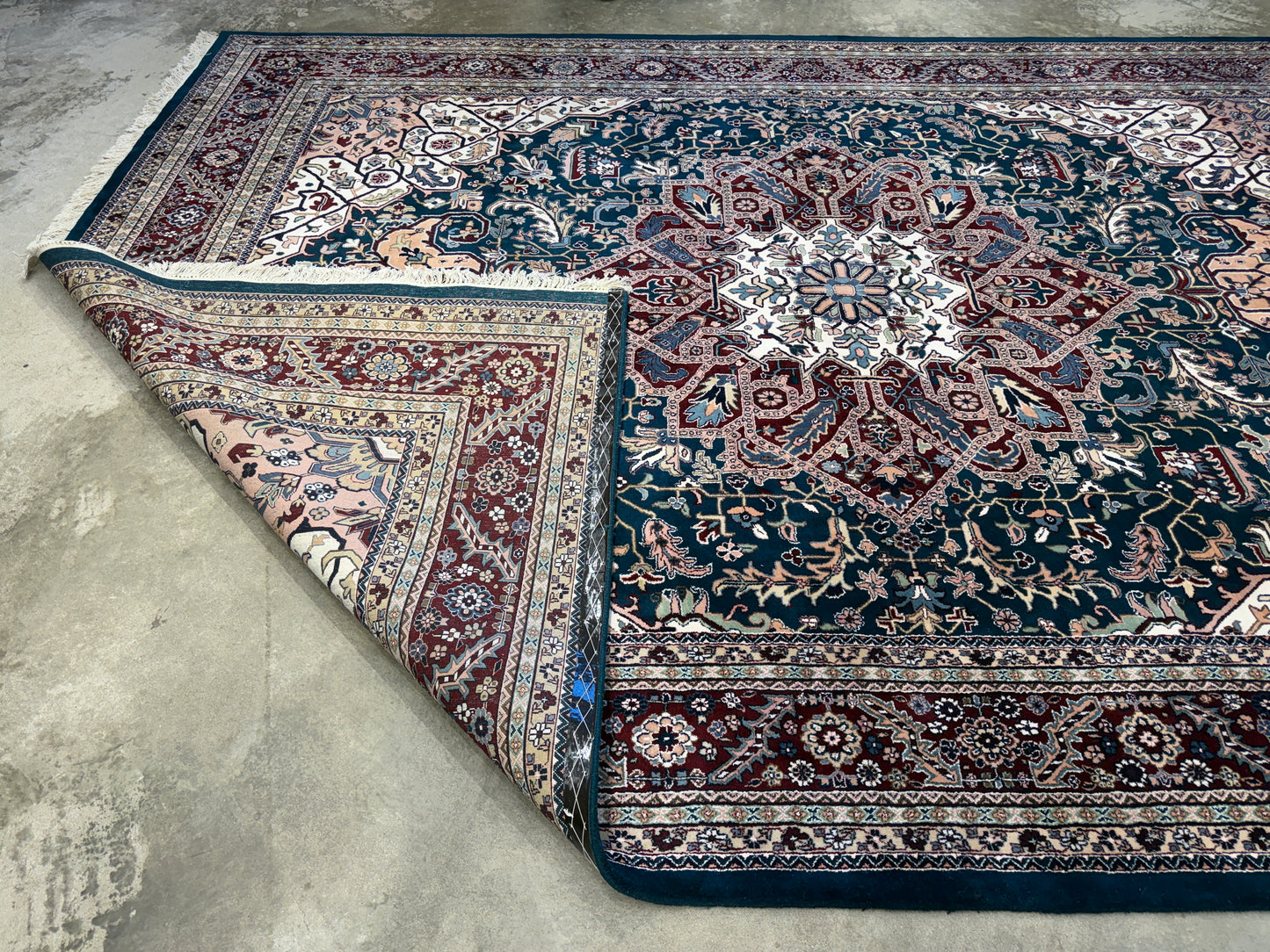 9’9”x13’10” Hand-Knotted Wool IndoHeriz Area Rug