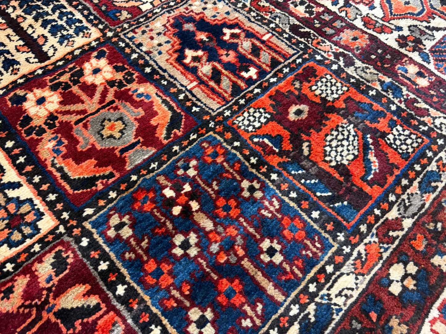 Hand-Knotted Persian Bakhtiari Rug - 9’11”x12’7”