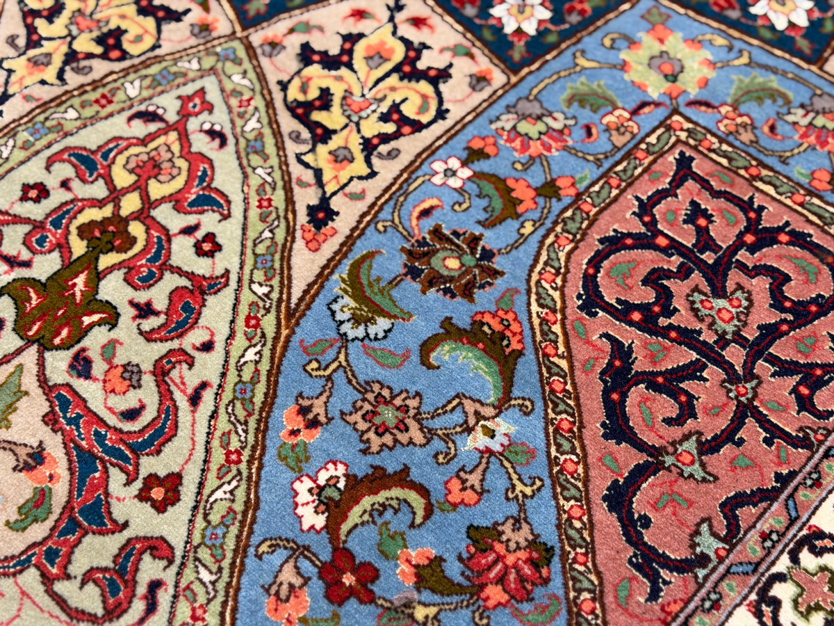 Hand-Knotted 60 Raj Persian Tabriz Rug - Dome Design - 6'8"x10'7"