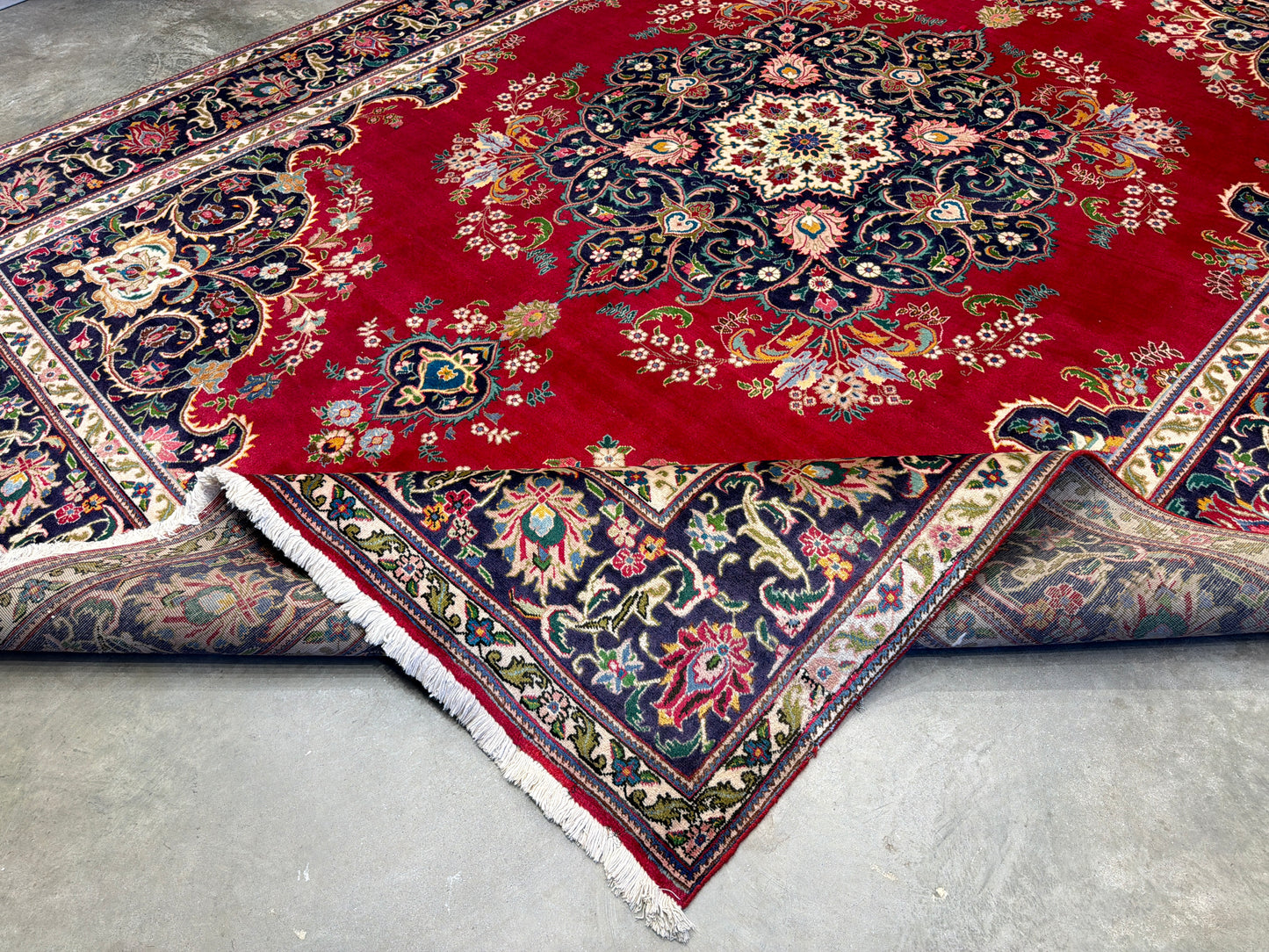 9’8”x13’4” Hand-Knotted Persian Tabriz Rug