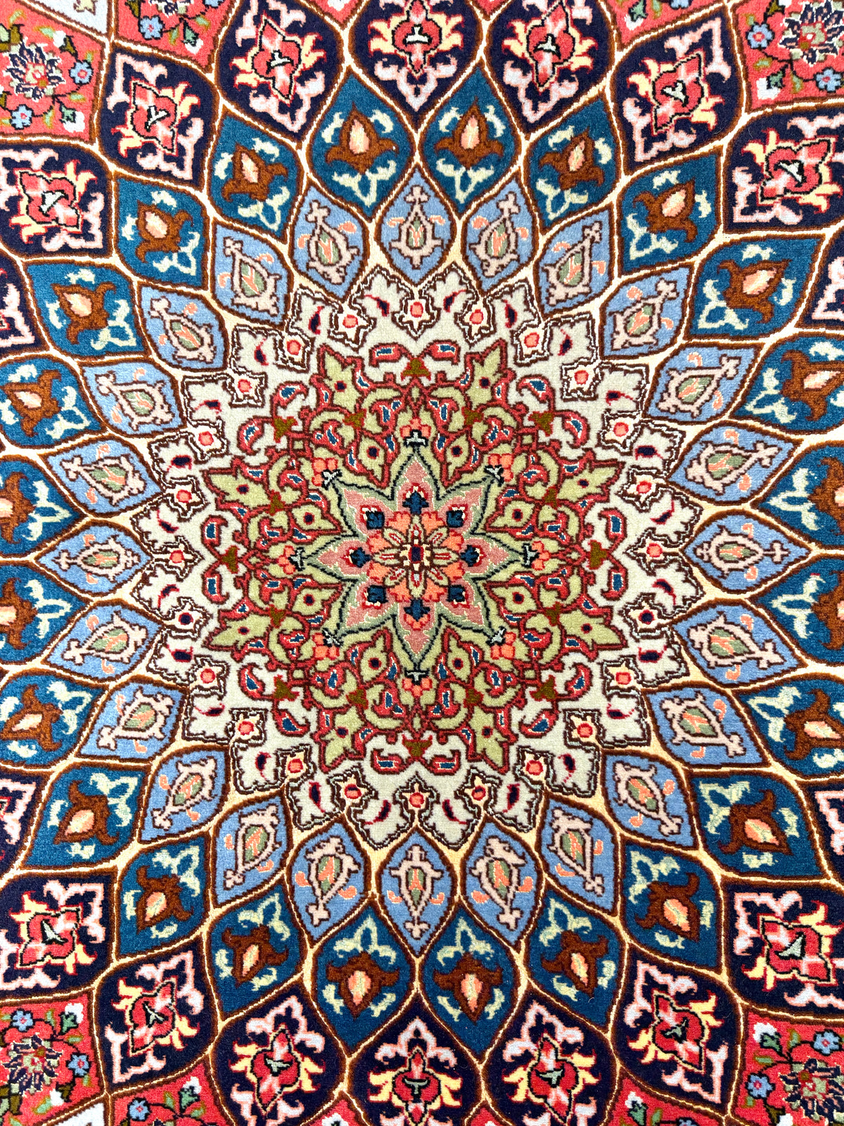 Hand-Knotted 60 Raj Persian Tabriz Rug - Dome Design - 6'8"x10'7"