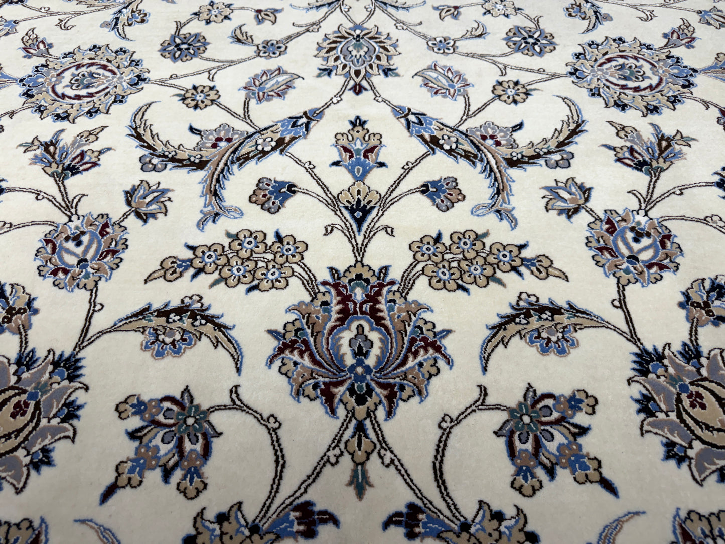 9’10”x12’11” Very Fine Hand-Knotted Persian Nain Signed Area Rug
