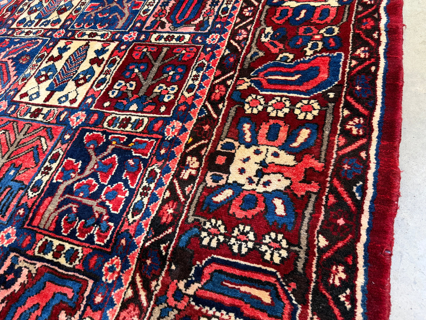 Hand-Knotted Persian Bakhtiari Rug - 9’11”x12’1”