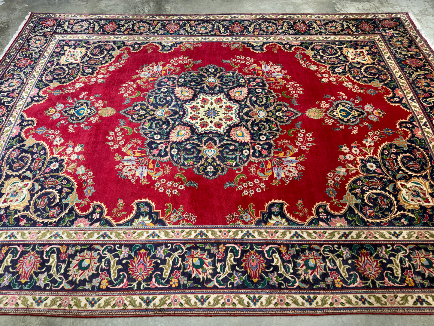 9’8”x13’4” Hand-Knotted Persian Tabriz Rug