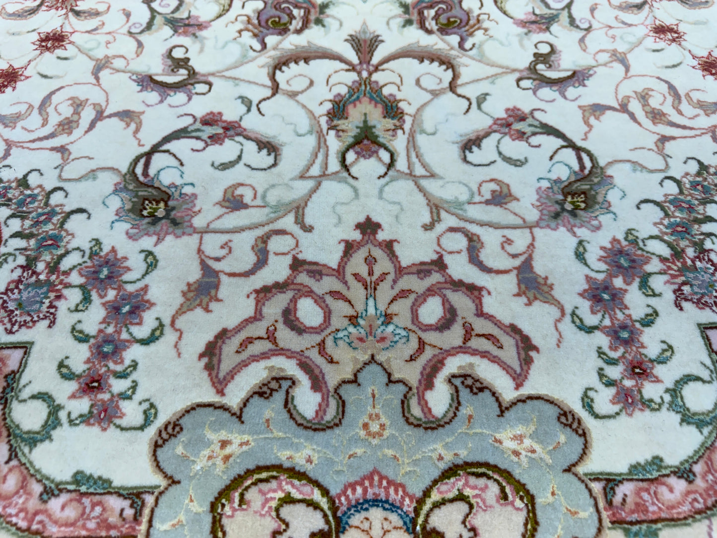 10’x13’6” Very Fine Hand-Knotted Persian Tabriz 80 Raj Area Rug