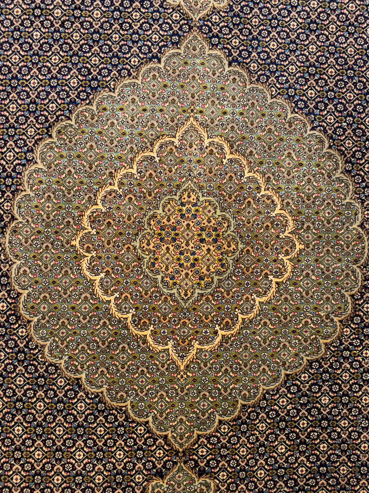 Hand-Knotted 80 Raj Persian Tabriz Mahi Rug - 4’1”x6’6”