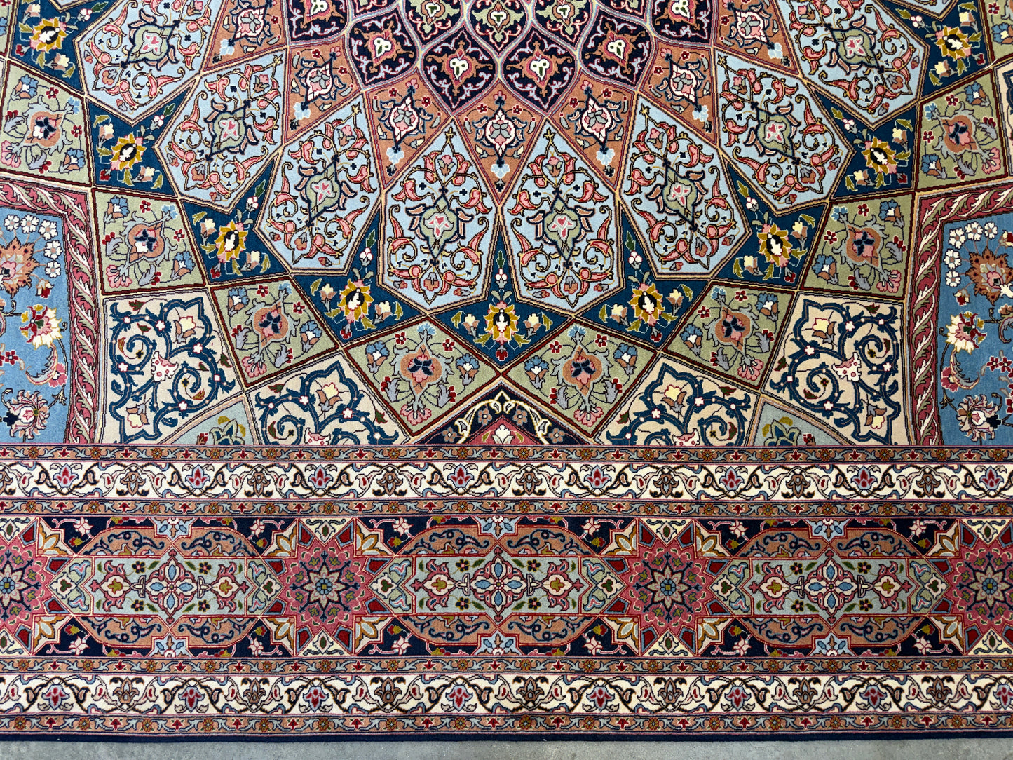 Hand-Knotted 60 Raj Persian Tabriz Rug - Dome Design - 10’x13’4”