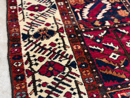 Hand-Knotted Persian Bakhtiari Rug - 7'1"x10'1"