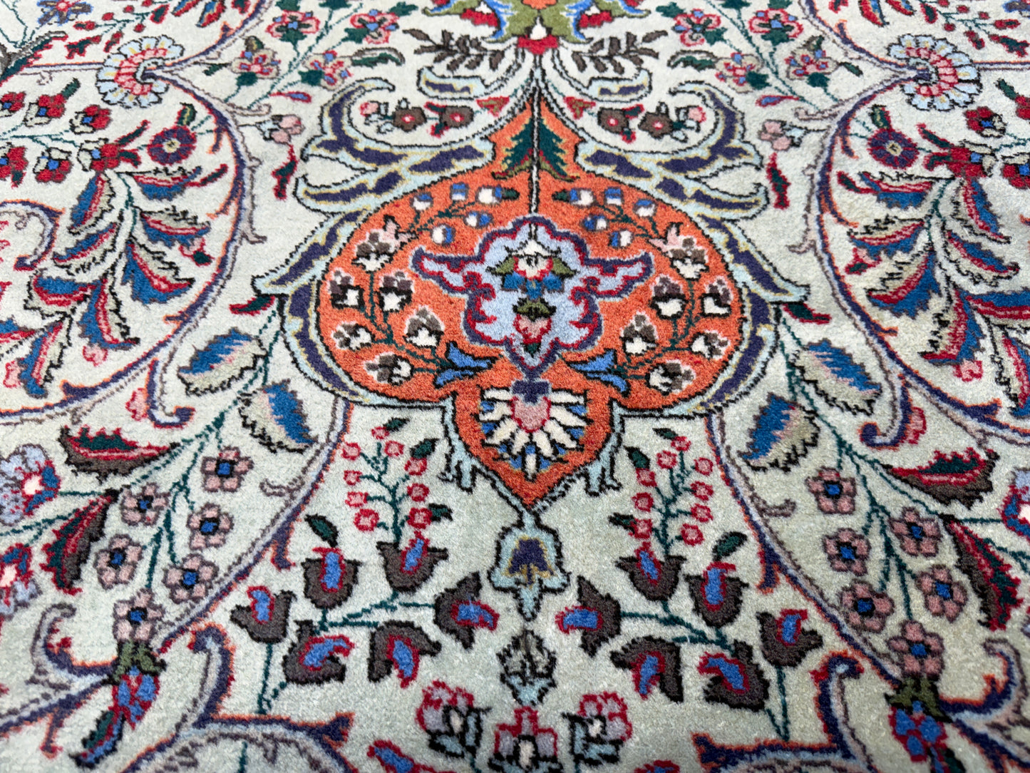 9’11”x13’5” Hand-Knotted Fine Wool Persian Kashan Area Rug