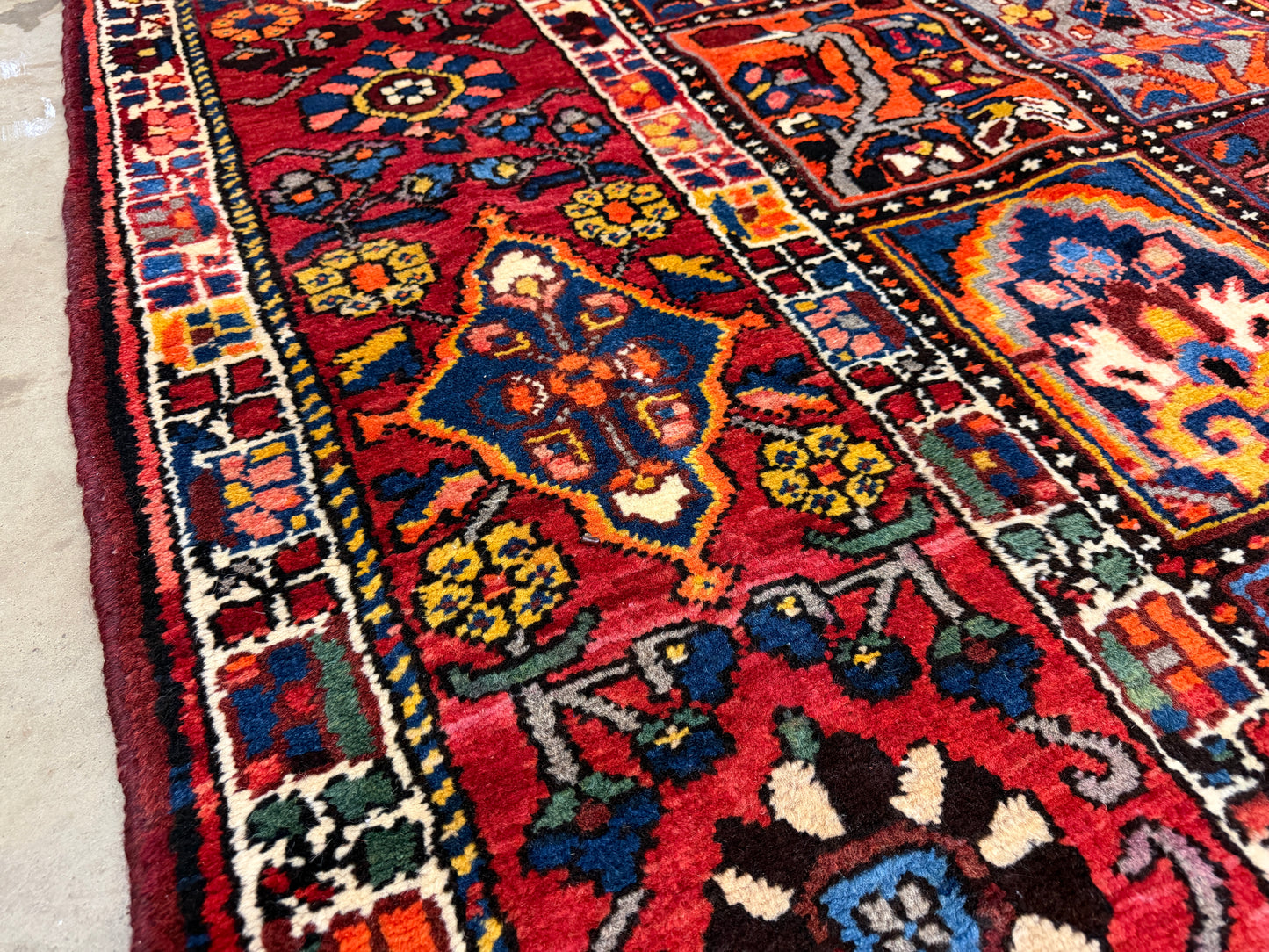Hand-Knotted Persian Bakhtiari Rug - 9’9”x13’4”
