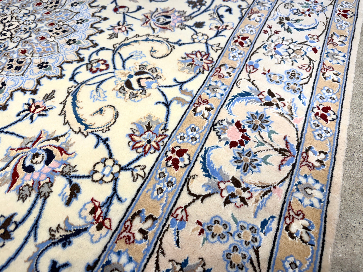 Hand-Knotted 6 La Persian Nain Rug - 4'x6'6"