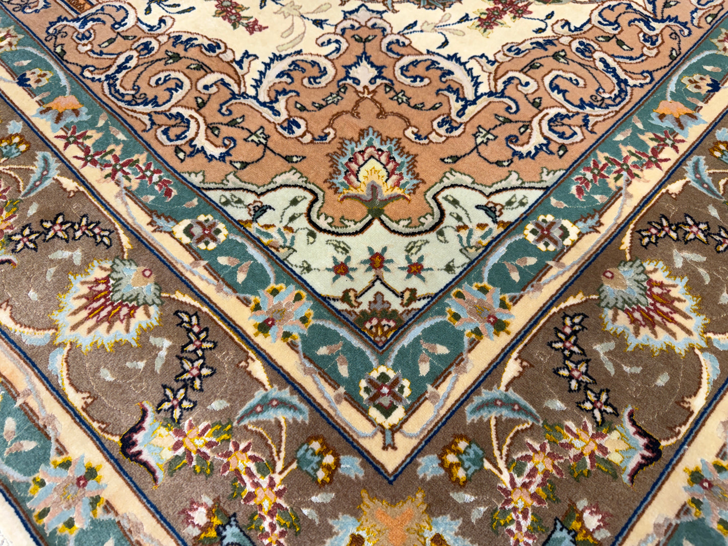 Hand-Knotted 60 Raj Persian Tabriz Rug - 4’11”x6’8”