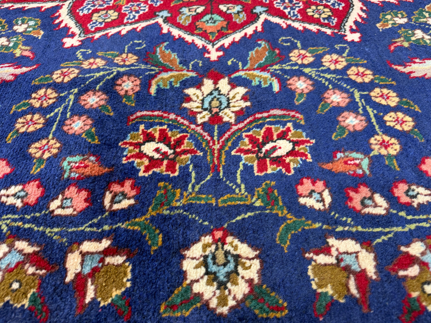 9’11”x13’3” Hand-Knotted Persian Tabriz Rug