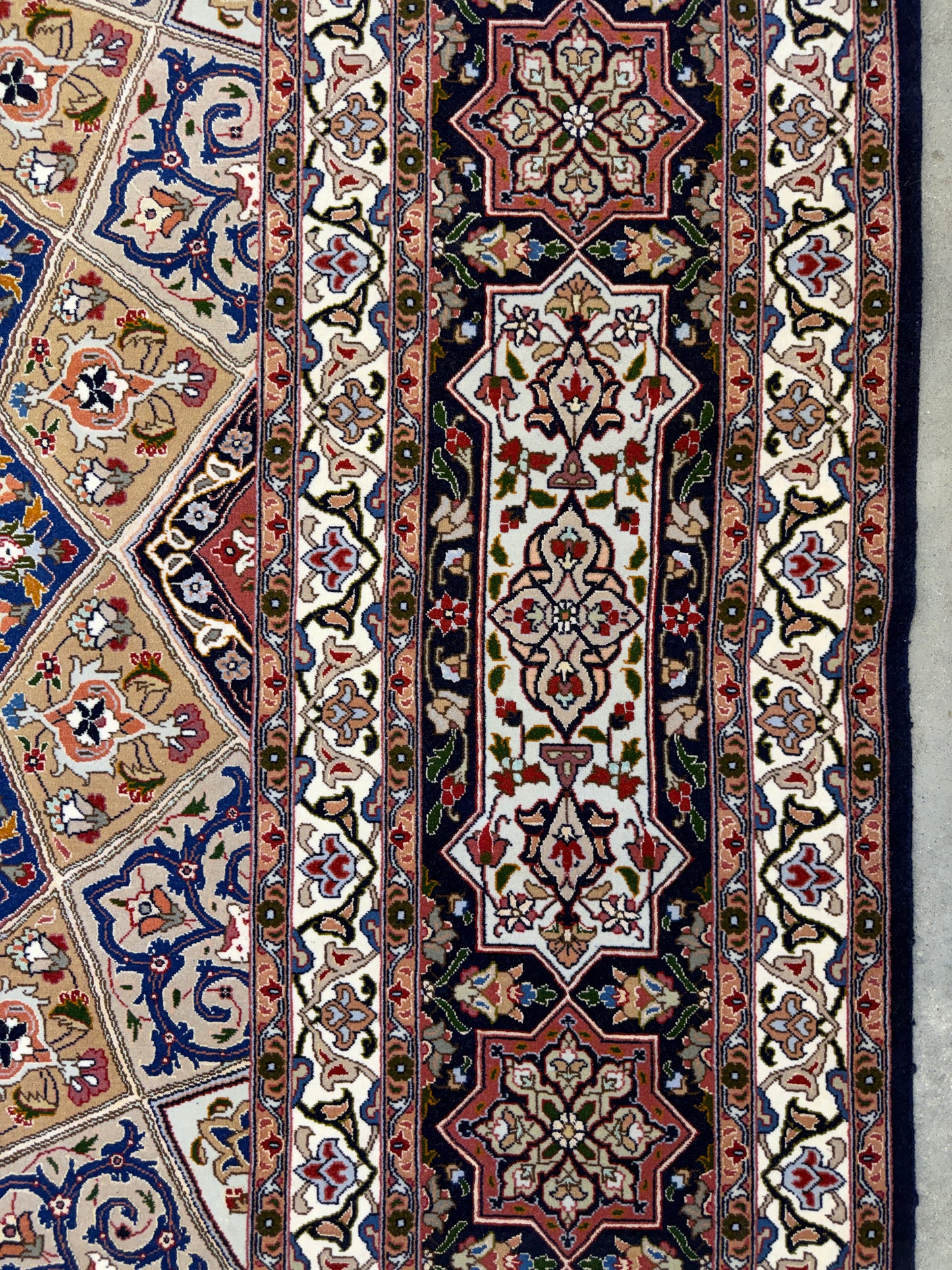 Hand-Knotted 60 Raj Persian Tabriz Rug - Dome Design - 10’x13’4”