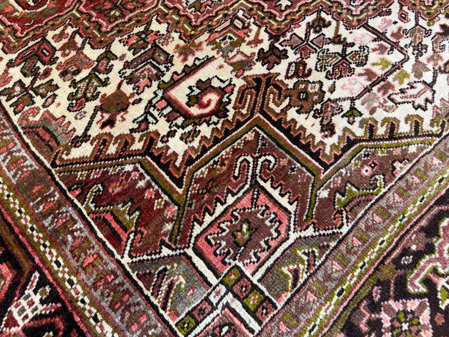 9’10”x13’ Hand-Knotted Persian Heriz Area Rug