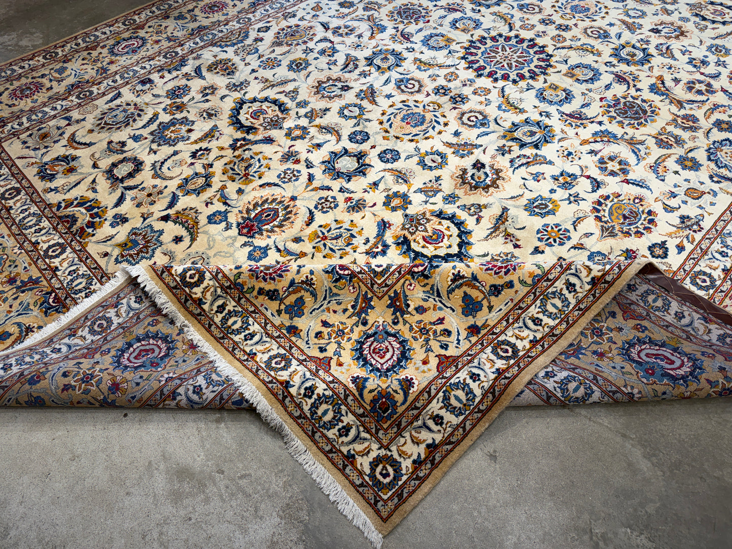 10’6”x14’6” Hand-Knotted Persian Kashan Area Rug