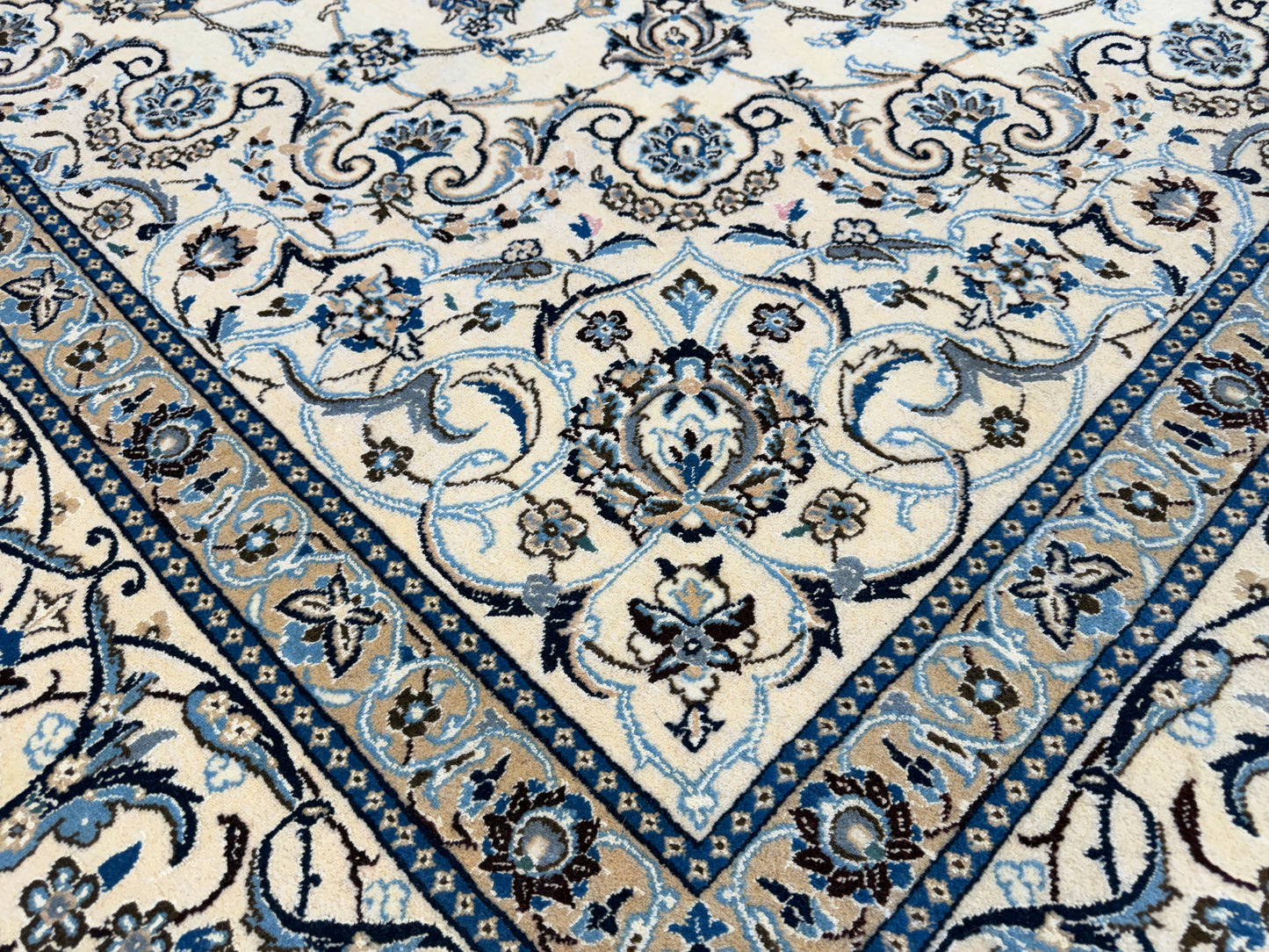 10’x10’ Hand-Knotted Persian Nain Area Rug
