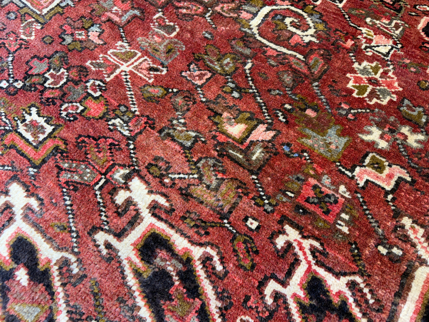 9’10”x13’ Hand-Knotted Persian Heriz Area Rug