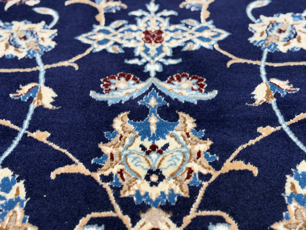 Hand-Knotted Persian Nain 9 La Rug - 6'5"x10'1"