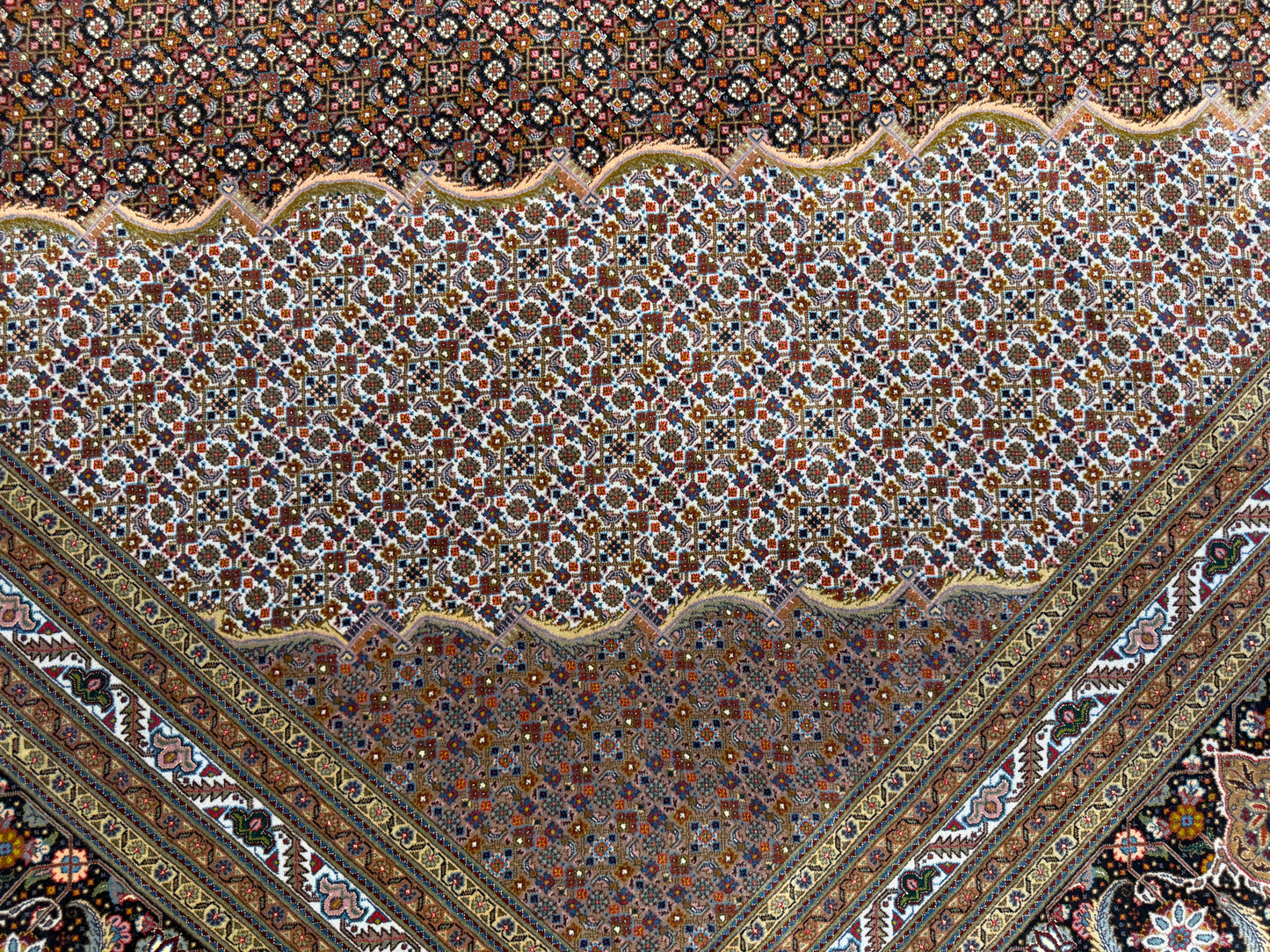 9’8”x12’10” Fine Hand-Knotted Persian Tabriz Mahi Area Rug
