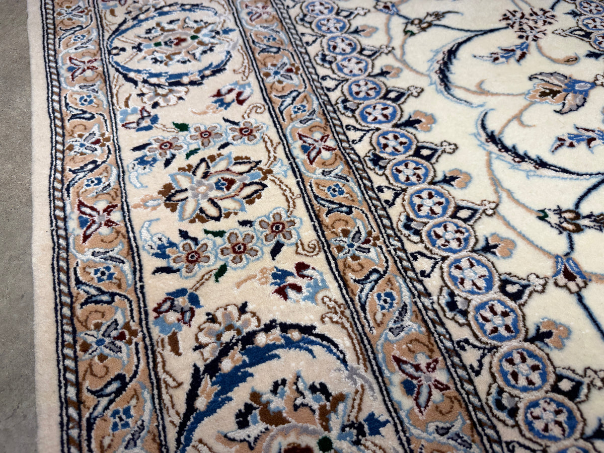 Hand-Knotted 6 La Persian Nain Rug - 4'4"x6'4"